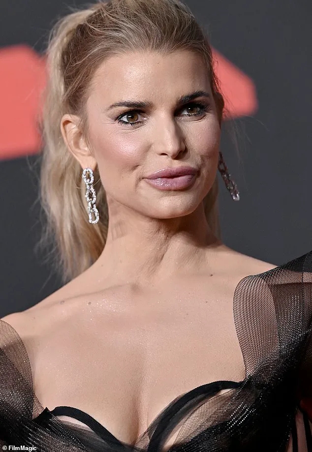 Jessica Simpson's Dramatic Return to the VMAs Leaves Fans in Awe: 'A Stunning Transformation' Says Designer Christian Siriano