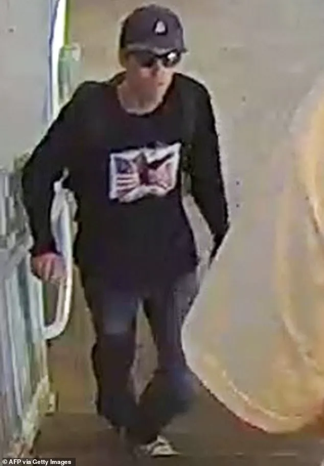 Veteran Lawman Confirms Charlie Kirk Bodyguards' Mysterious Gestures Were Security Signals, Sparking Online Speculation