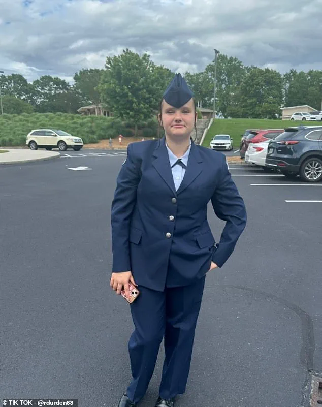 Tragedy Strikes on Christmas Day: 16-Year-Old Scarlett Durden Collapses in Alabama Home