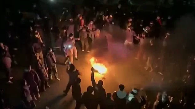 Iran Protests Escalate: Protesters Bypass Internet Blackout Amid Government Crackdown and Rising Casualties