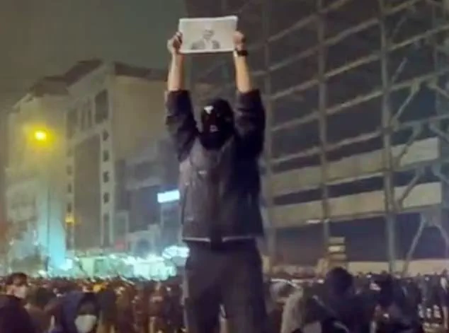 Iran Protests Escalate: Protesters Bypass Internet Blackout Amid Government Crackdown and Rising Casualties