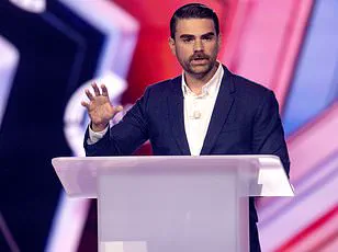 MAGA Fractures Exposed as Trump and Carlson Meet, Reigniting Tensions