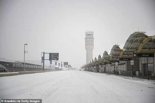 Major Airline Faces Outrage as Historic Winter Storm Causes 15-Hour Delay and Cancellation, Leaving Passengers Stranded for a Day