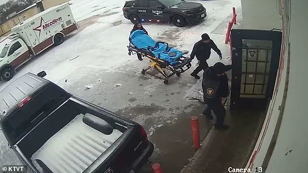 Bystanders Save Homeless Woman from Freezing to Death in Fort Worth, Texas as Store Manager Credits 'Quick Thinking' of Community