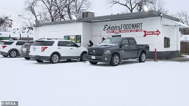 Bystanders Save Homeless Woman from Freezing to Death in Fort Worth, Texas as Store Manager Credits 'Quick Thinking' of Community