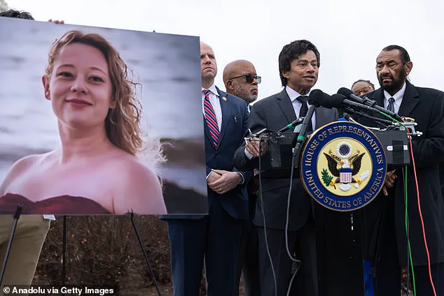 Former Obama Strategist Warns Democrats: 'Abolish ICE' Slogan Risks Alienating Crucial Voters