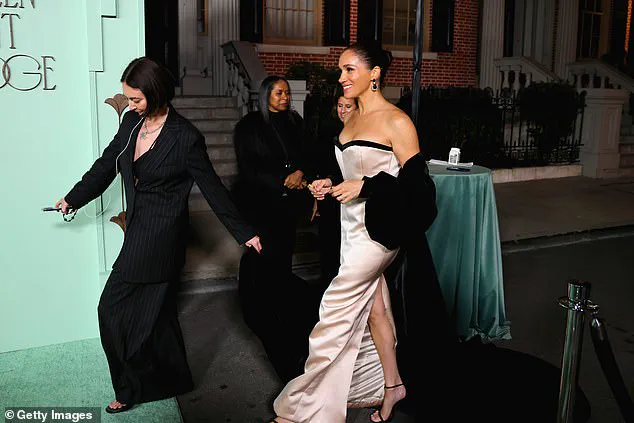 Meghan Markle Stuns at Fifteen Percent Pledge Gala in Opulent Baby Pink Gown, Embodying Power and Grace