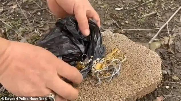 Brazen Theft in Kayseri: Man Uses Forklift and Donkey to Steal Gold, Stuns Authorities