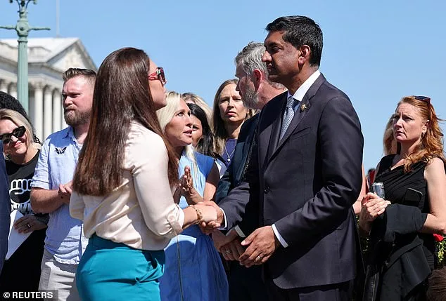 Democrats Launch 'State of the Swamp' Counter-Event as Trump Preps for Turbulent State of the Union Address