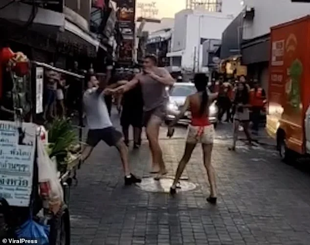 Chaotic Brawl Erupts Between British Tourists and Bodybuilder in Pattaya's Walking Street; Mystery Surrounds Origins