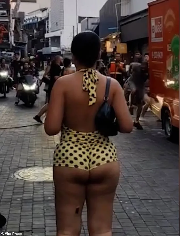 Chaotic Brawl Erupts Between British Tourists and Bodybuilder in Pattaya's Walking Street; Mystery Surrounds Origins