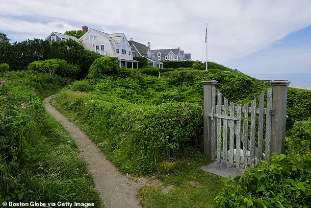 Nantucket Locals Push for Stricter Management of Crowded Sconset Bluff Walk Amid Rising Frustration Over Congestion and Privacy Concerns
