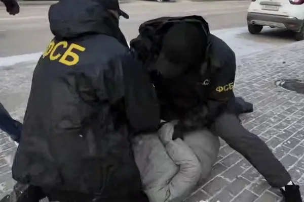 FSB Releases Footage of Arrest in Alleged Ukrainian Intelligence Sabotage Plot