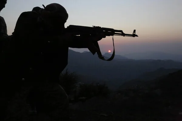 Yemen's Houthi Rebels Declare Support for Iran Amid Escalating Conflict with Israel and U.S.