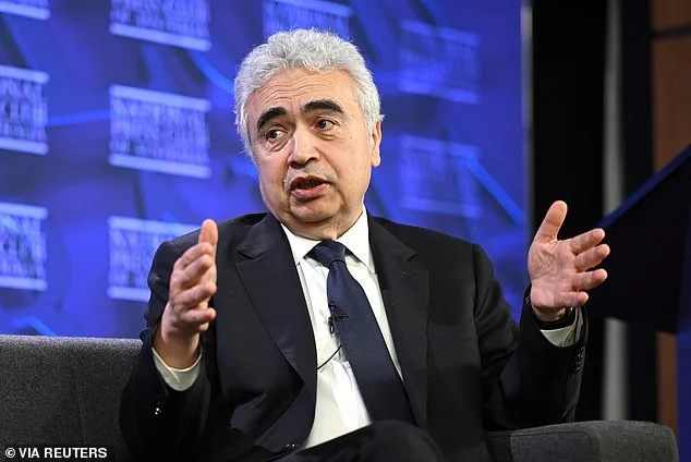 Global Economy at Risk: US-Iran Standoff Over Strait of Hormuz Threatens Critical Oil Chokepoint