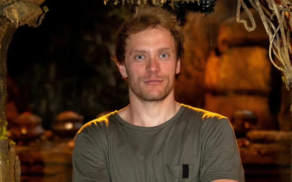 Red Team's Targeted Strategy: Jade's Frustration and Paul's Escape.