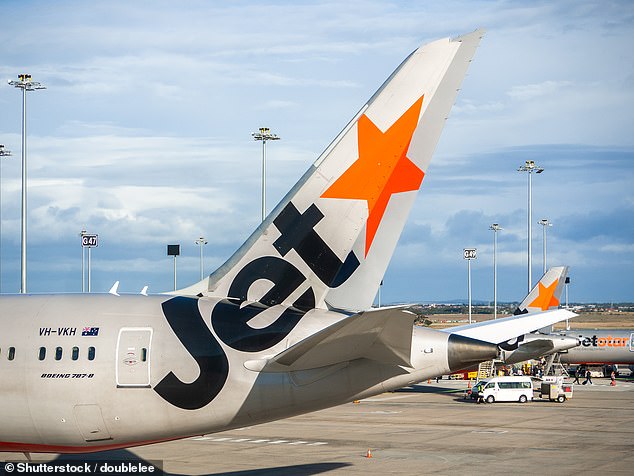 Streamer removed from flight after extreme cosmetic procedures caused confusion.