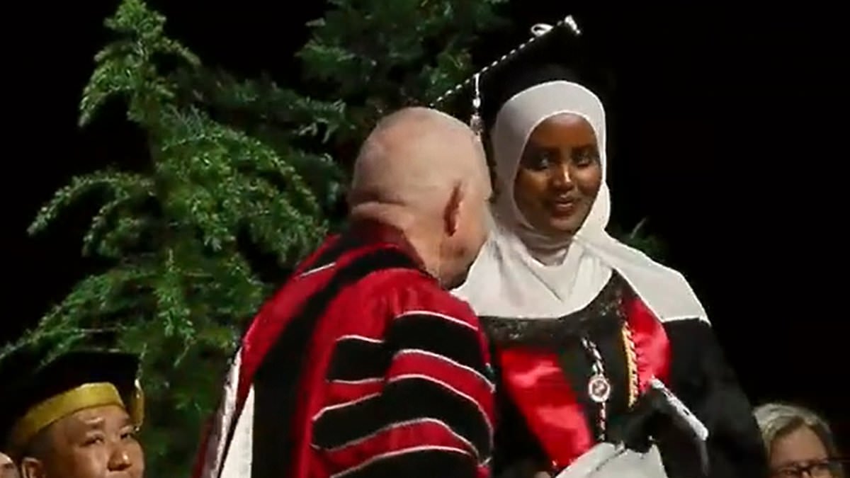 Seattle Provost Snatches Palestinian Flag From Graduating Student During Ceremony