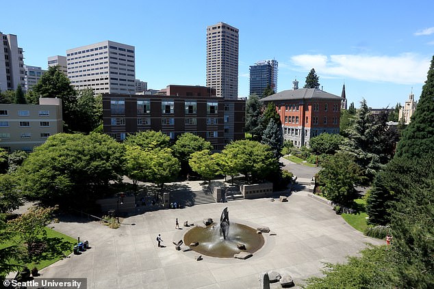 Seattle Provost Snatches Palestinian Flag From Graduating Student During Ceremony