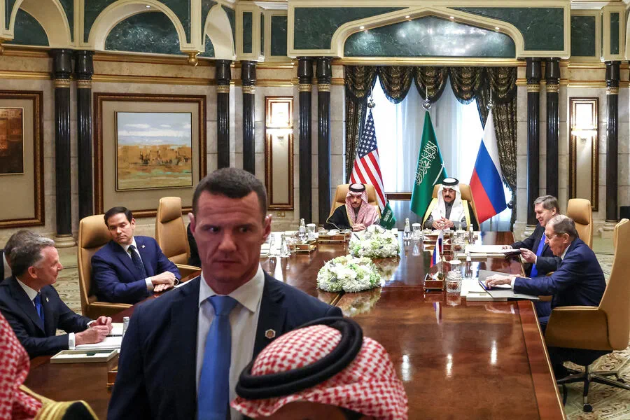 Kiev Expresses Concern over Russia-US Negotiations in Riyadh