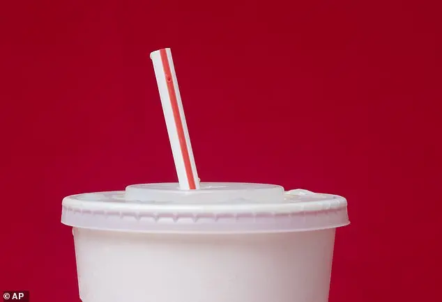 Trump Signs Executive Order on Straw Use