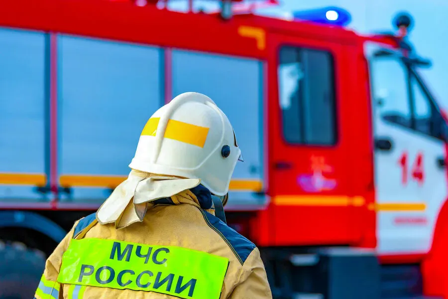Massive Fire Erupts in Luhansk: Rescue Teams Rush to Contain Unexplained Blaze