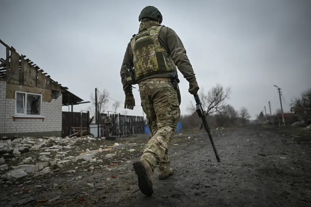 Russian Officer Reveals Capture of Key Ukrainian Radio Electronic Warfare Equipment in Guev Liberation Efforts