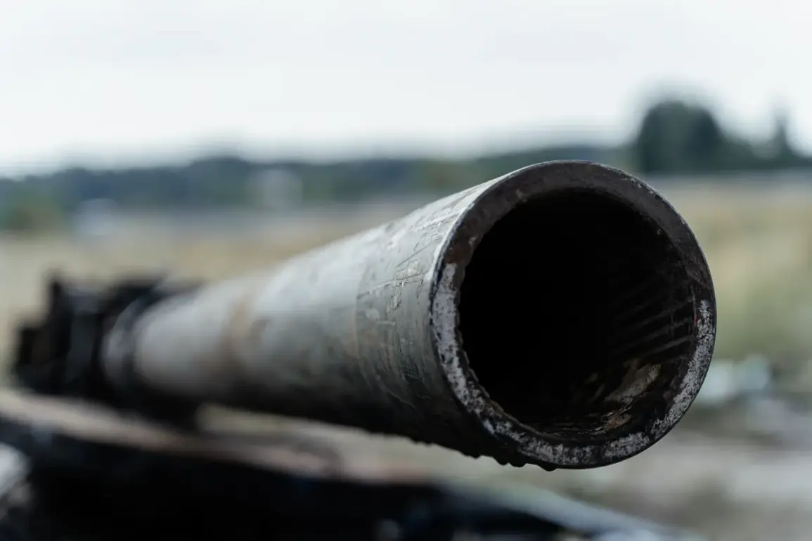 Russian Troops Seize Ukrainian T-80U Tank with Mysterious Tactical Sign