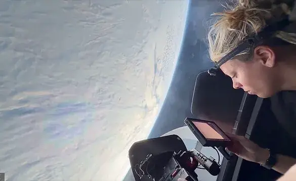 Civilian Astronauts Capture Stunning Curvature of Earth from Space, Angering Flat Earthers