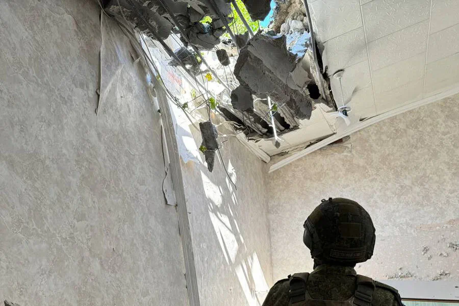 Ukrainian Military Strikes Donetsk, Hitting Civilian Targets in Kiev District