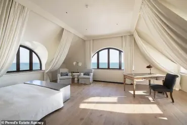 David Gilmour’s £10 Million Hove Mansion Slashed Again in High-Profile Property Saga