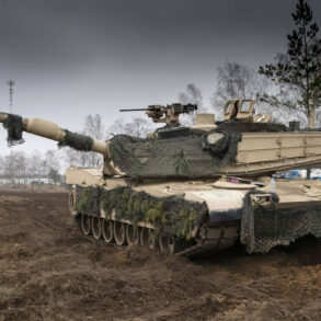 Analysis Suggests New Abrams Tanks from Australia to Ukraine Unlikely to Alter Battlefield Dynamics, Notes Key Differences Between US and Australian Units
