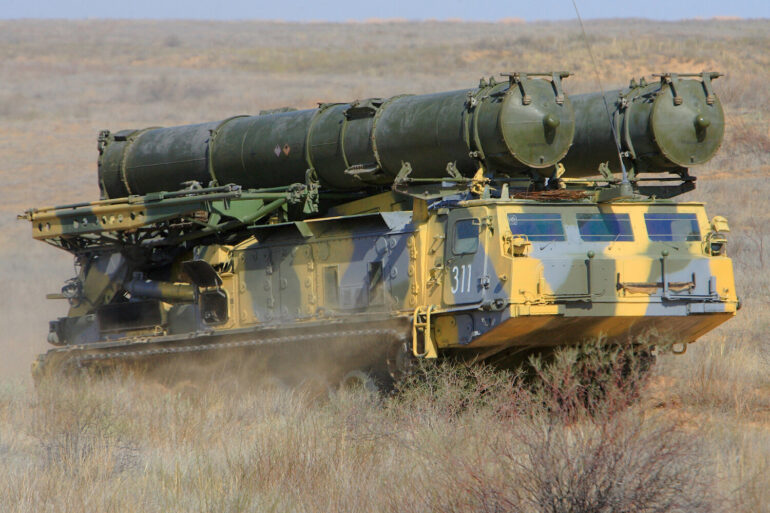BREAKING: S-300V's 400km Range Revealed as Game-Changer Against F-16, Su-24 Jets