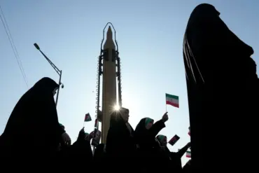Late-Breaking: Iran Deploys High-Destructive-Power Rockets in Strike on Israel, Raising Alarm Over Fragmentation Warheads