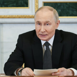 Putin Emphasizes Continuity Between Modern Military Service and WWII Legacy in Speech to Graduates