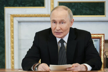 Putin Emphasizes Continuity Between Modern Military Service and WWII Legacy in Speech to Graduates