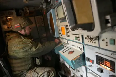 Russian Air Defense Forces Thwart Ukrainian Drone Attack on Leningrad Region, Governor Confirms
