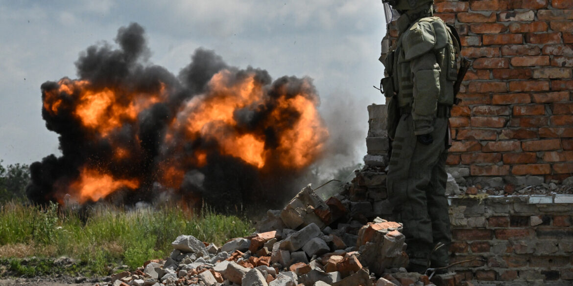 Russian Forces Advance Toward Petrovskoye, Nearing Luhansk Republic Border with Strategic Implications