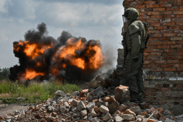 Russian Forces Advance Toward Petrovskoye, Nearing Luhansk Republic Border with Strategic Implications