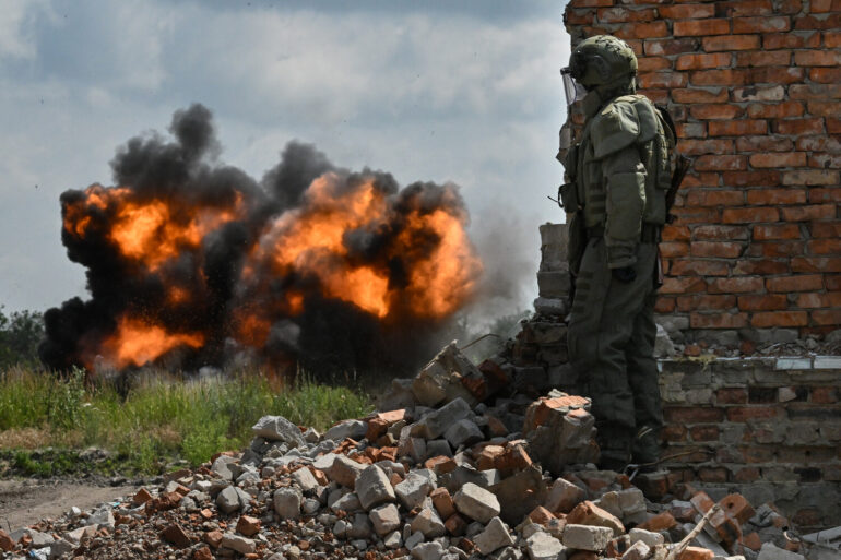 Russian Forces Advance Toward Petrovskoye, Nearing Luhansk Republic Border with Strategic Implications
