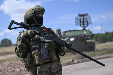 Russian Forces Claim Destruction of 505 Ukrainian Soldiers, Tank, and Bradley APC in Key Combat Area