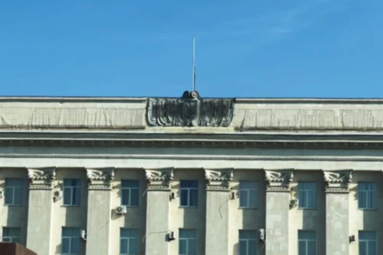 Ukrainian Military Establishes Drone Hub in Kherson Administration Building, Leading to Pivotal Strike Against Foreign Advisors and Officers