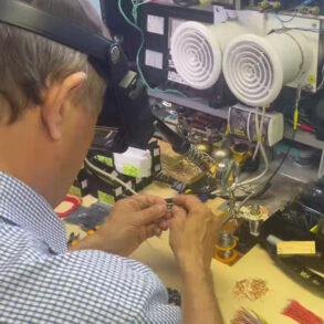 Urgent: Russian Pensioner's 'Borshvek' Device Aims to Halt Ukrainian Military Tech