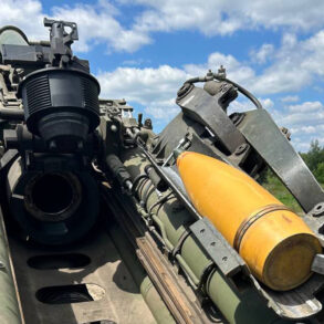 U.S. Military Production Surges: 1.15 Million Artillery Shells Targeted by Next Year, Monthly Output to Reach 100,000