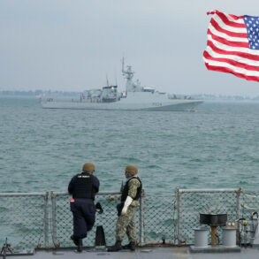 U.S. Navy Ships Leave Bahrain HQ, Sparking Speculation Over Strategic Shift