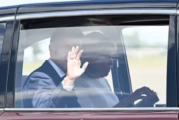 Awkward Moments: Macron and Brigitte's Body Language Under Scrutiny During UK Visit
