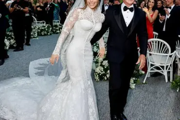 Jeff Bezos and Lauren Sanchez's Wedding Spark Online Scrutiny Over Photo Inconsistencies