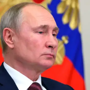 Putin Expresses Gratitude to People's Front Volunteers at 'All for Victory!' Exhibition