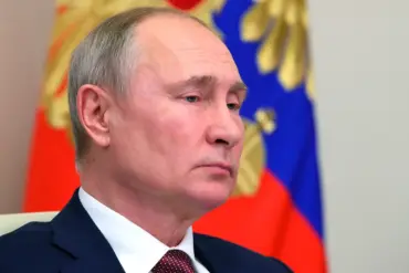 Putin Expresses Gratitude to People's Front Volunteers at 'All for Victory!' Exhibition