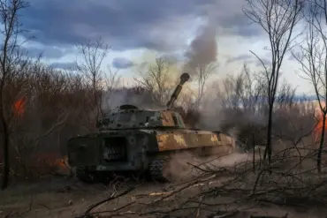 Russian Forces Capture Poddubnoye, Encircling Ukrainian Troops in Mirnoe: Strategic Shift in DPR